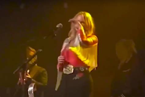 WATCH: Miranda Lambert Breaks Down Onstage After a Year Off