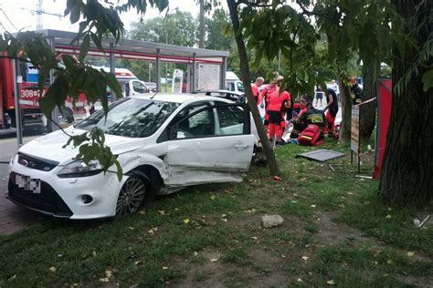 Wypadek Na Ul Fieldorfa Cztery Osoby Potr Cone Jedna Nie Yje