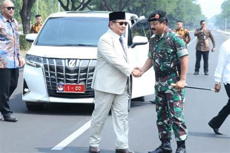 Kunjungan Ke Mabes Tni Menhan Prabowo Subianto Masih Setia Gunakan