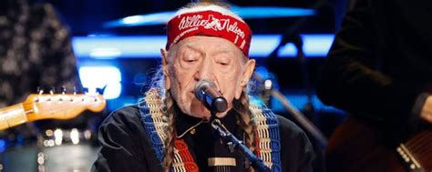 6 Books Every Willie Nelson Fan Should Read