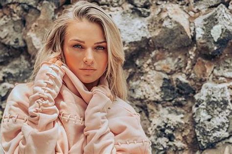 Irina Baeva Supera El Esc Ndalo En Bikini Y Recargada Tras Ser Excluida De Un Panel De