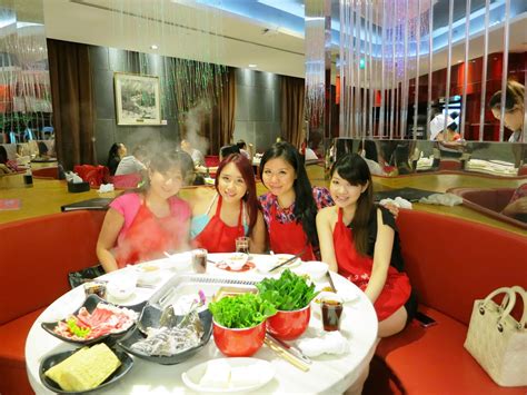 PinkyPiggu 海底捞火锅 HaiDiLao Hot Pot Clarke Quay A Place Which Pampers Entertains Satisfies