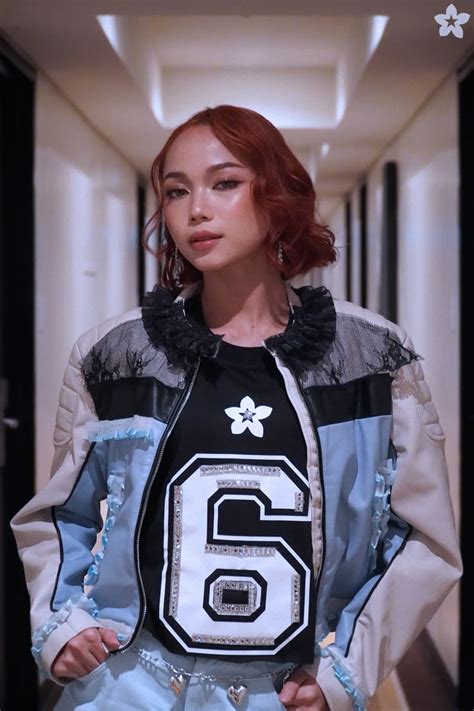 BINI GWEN APULI Cute Makeup Looks Pretty Brunette Cute Selfies Poses