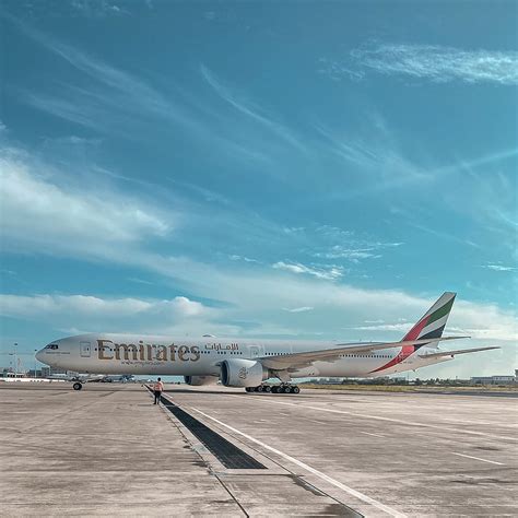 Dxb Emirates Emirates Airline Hd Phone Wallpaper Peakpx