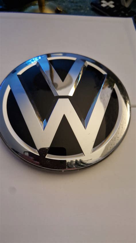 VW T ROC VW POLO EMBLEMAT LOGO PRZÓD POD RADAR 2G0 853 601C za 280 zł