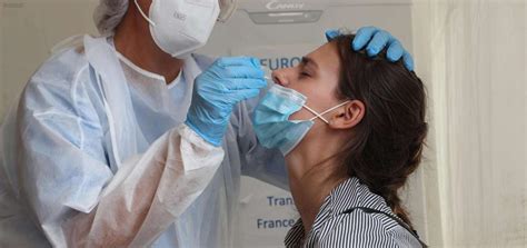 Covid 19 En France Le Nombre De Patients En Soins Critiques Reste Stable