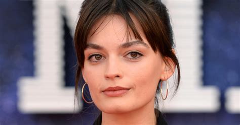 Sex Education Emma Mackey La Nouvelle Star Franco Anglaise De Netflix Premiere Fr