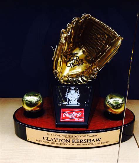 Golden Glove Award Clayton Kershaw 2011 Gold Gloves Dodgers Dodgers