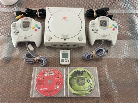 Sega Dreamcast Console HKT 3020 Model 1 2 OEM Controllers VMU Cables 2