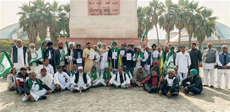 united kisan morcha  launched  signature campaign rohtak