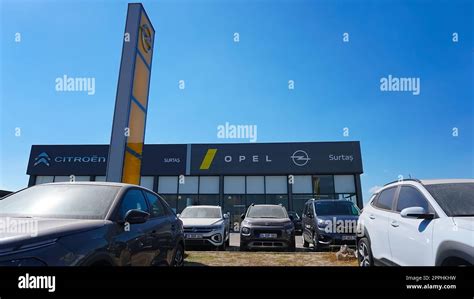 Antalya Turquía 17 De Septiembre De 2022 Logotipo De La Compañía Opel En La Fachada Del