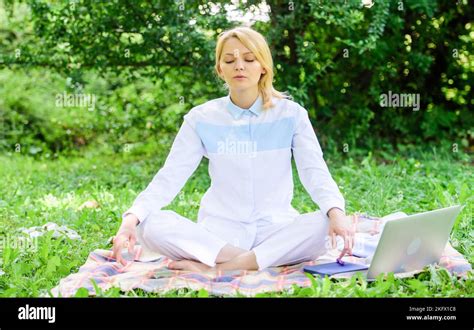 Reasons You Should Meditate Every Day Find Minute To Relax Clear Your