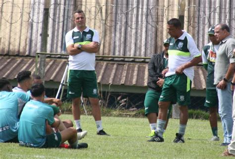 Caldense anuncia comissão técnica e parte do elenco da temporada 2024