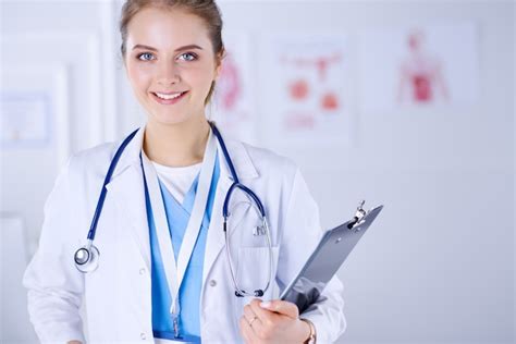 Premium Photo Female Doctor In The Office With Folder In Her Hands