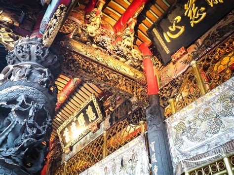 Longshan Temple: How to Pray for Love at Taipei’s Top Temple - Taiwan Obsessed