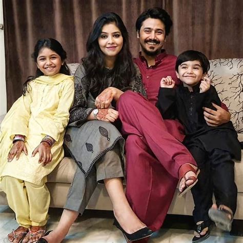 Actor Ali Abbas With His Family- Beautiful Pictures | Reviewit.pk