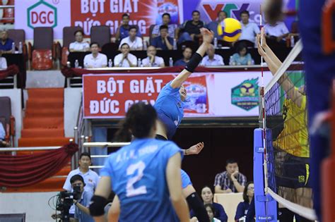 Hot girl bóng chuyền Thanh Thúy 1m93 chơi cực hay lấn lướt sao thế giới 1m98