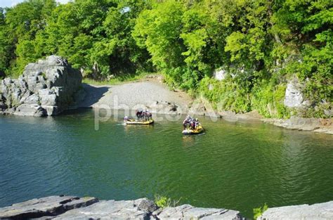 長瀞の岩畳秩父赤壁川原 No 25672557｜写真素材なら「写真ac」無料（フリー）ダウンロードok