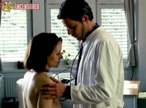 Naked Geno Lechner In Der Seerosenteich