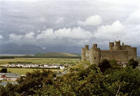 harlech castle – misfits' architecture