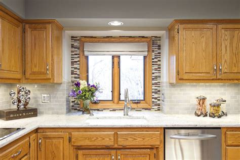 What Color Backsplash Goes With Honey Oak Cabinets