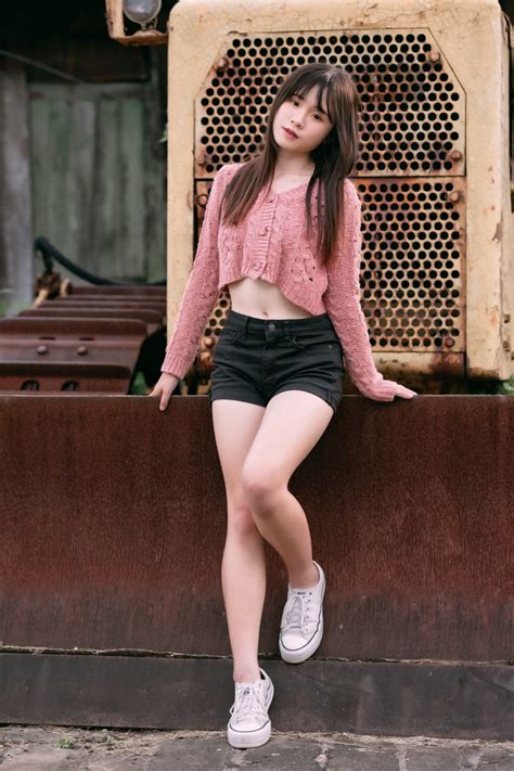 Asian Shorts Legs Glance Brunette Girl Rare Gallery HD Wallpapers