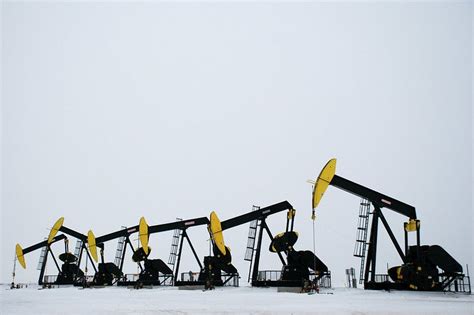 Oil Prices Slip Amid Worries On Economic Growth