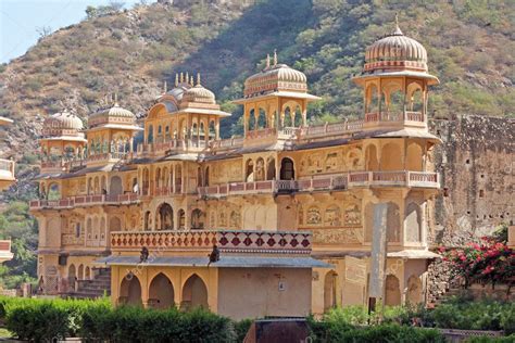 India, Rajasthan, Jaipur, one of the many hindu temples in Galtaji ...