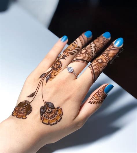 Stunning Mehendi Designs For The Sister Of The Bride And Bridesmaids