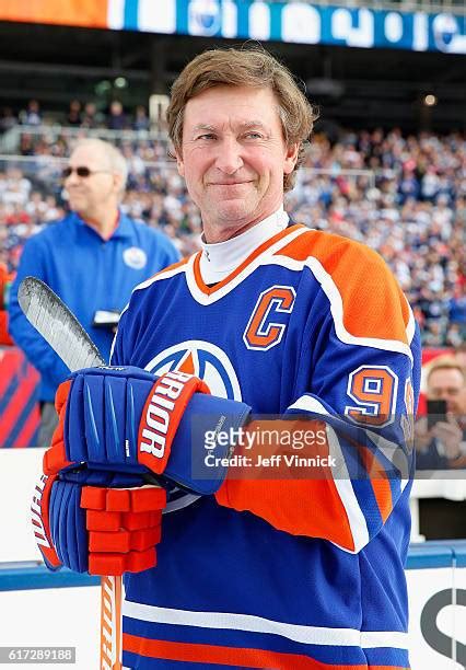 384 Wayne Gretzky Ice Hockey Classic Stock Photos High Res Pictures