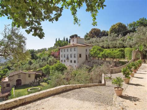 Drinking in the Charms of Historic Florence, Italy - Mansion Global