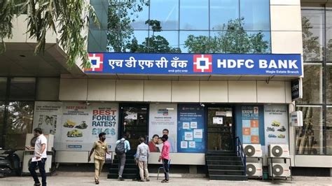 HDFC Bank Rides On Premium Cards To Grab Market Share - BQ Prime