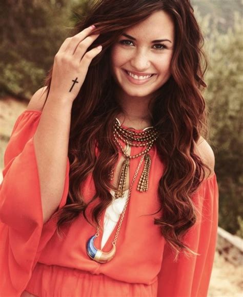 32 Demi Lovato Hair Looks - Pretty Designs