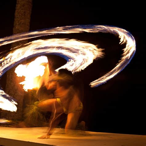 Hawaiian Fire Dancers, A Spectacle Like No Other - Big Island ...