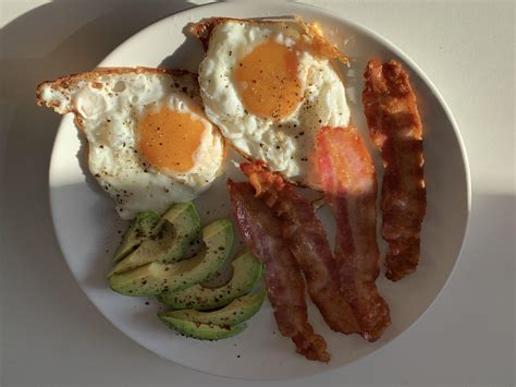 Breakfast Fried Eggs With Bacon And Avocado Rketomealseatingnow