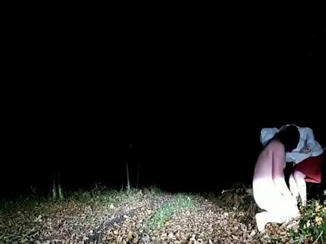 Esclave Ebed sous la pluie sous les ordres de sa Maîtresse XVIDEOS