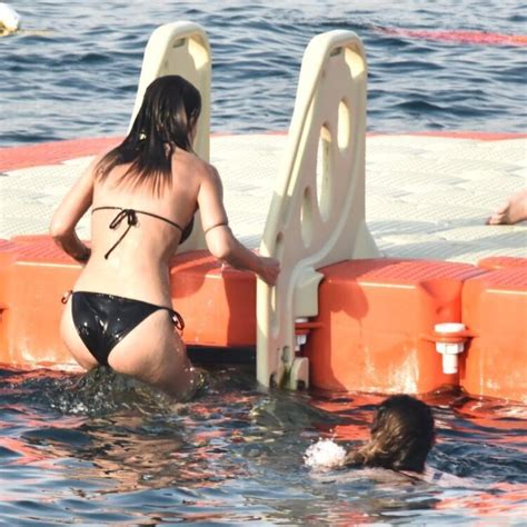 10 Hot Sexy Merve Oktem Bikini Pics