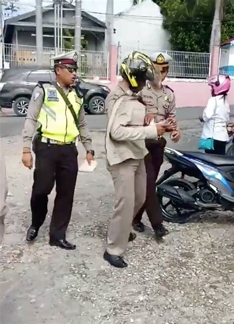 Satpol PP Buang Surat Tilang Dari Polisi Di Sulawesi Bonsaibiker