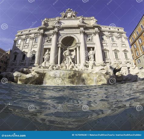 Fontanna Trevi W Rzymie W Ochy Fontana Di Trevi Jest Jednym Z