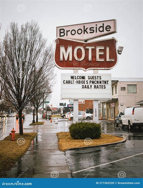 Brookside Motel Vintage Sign, Columbus, Ohio Editorial Image - Image of ...