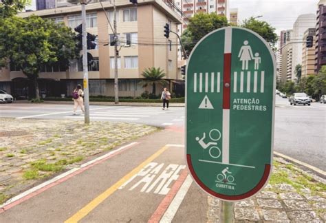 Prefeitura De Curitiba Instala 1 200 Novas Placas Nas Ciclovias E