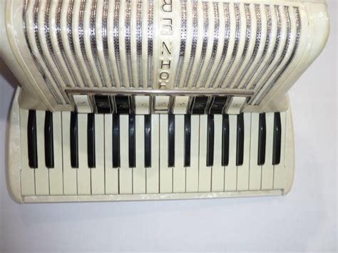 Hohner Tango II M 96 Bass Accordion