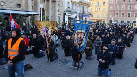 Voditelj Molitelja Na Trgu Nevjerojatno Je Da Nas Nazivaju Radikalnima