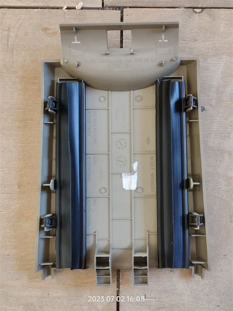 Накладка центральной консоли Renault Megane II на Renault Megane II. Б ...