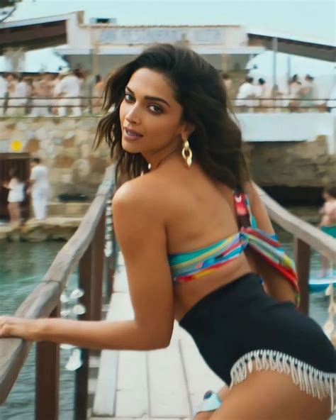 Pin By Yasheel Ramgoolam On Deepika Padukone Deepika Padukone Hot Indian Actress Hot Pics