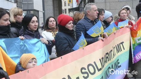 Mahnwache in Weiden für mehr Frieden am Jahrestag des Ukraine Kriegs