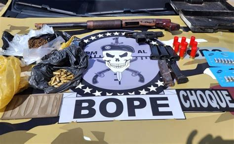 Bope Prende Chefe Do Tr Fico No Bom Parto E Apreende Armas E Drogas