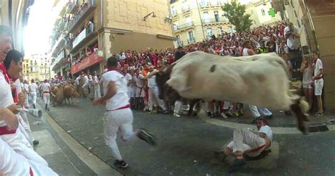 Running of the bulls spain : r/pics