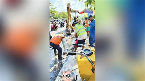 Pipa PTAM Bandarmasih Di Jalan A Yani KM 1 Banjarmasin Bocor Pelanggan