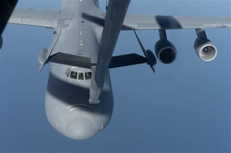 Groundbreaking reverse air refueling enhances tanker aircraft ...